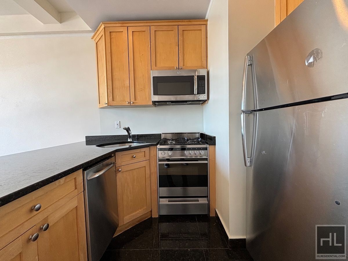 Building Photo - SECOND AVENUE