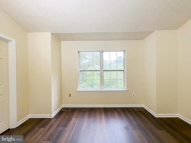 Building Photo - 7218 Mahogany Dr
