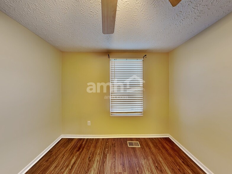 Building Photo - 5477 Buxley Dr