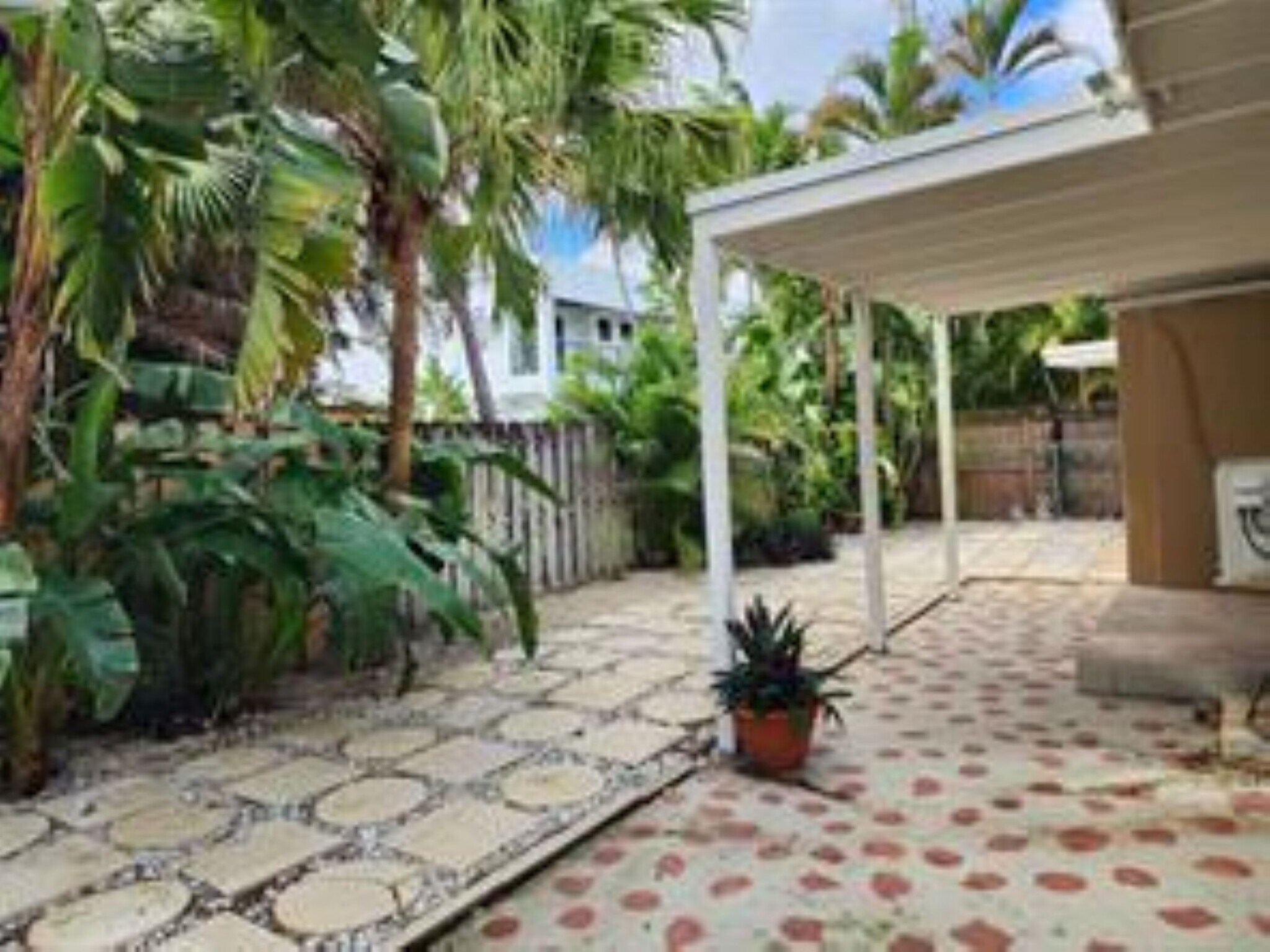 Building Photo - 1313 NE 16th Ter