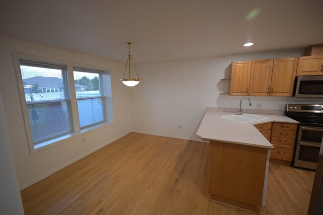 Building Photo - Charming 2 Bed, 2 Bath Condo in Sequim, WA