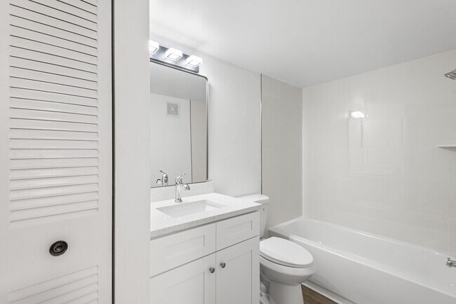 Building Photo - GULFPORT APARTMENT FOR RENT!