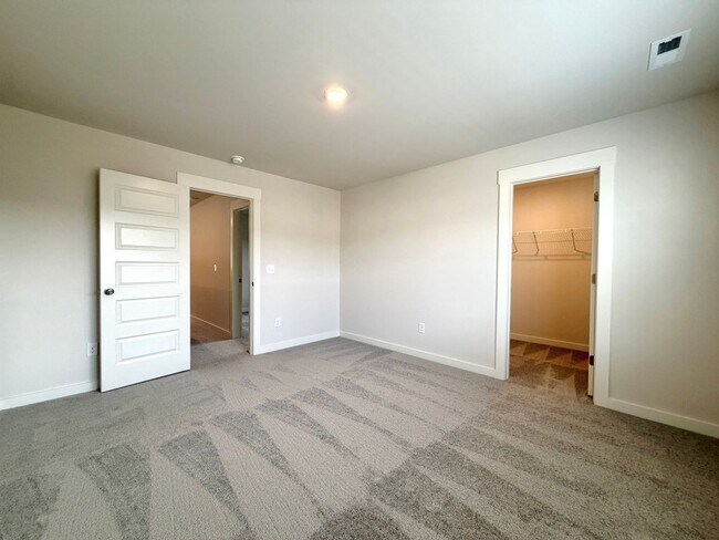 Building Photo - 1333 Gentry Dr