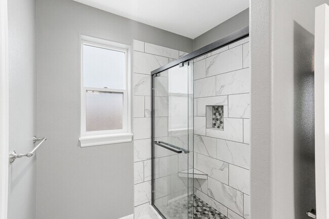 Building Photo - 2643 Andrew Ave NW