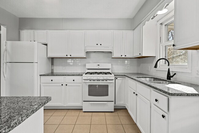 Building Photo - 16601 Eldorado St NW