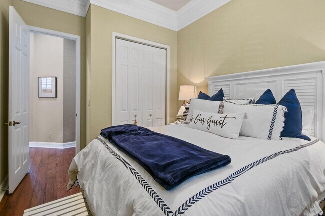 Building Photo - 167 Arklow Ave