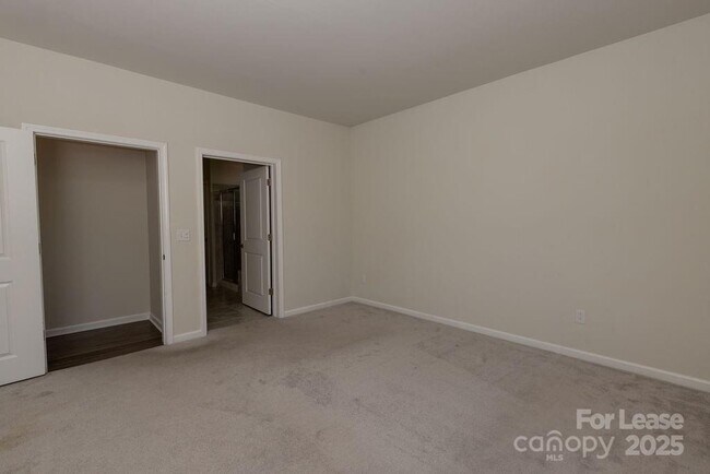 Building Photo - 12926 Canterbury Castle Dr