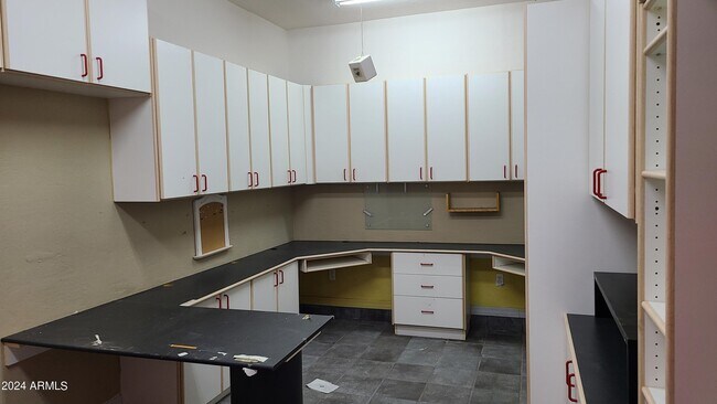 Building Photo - 14206 S 12th Pl