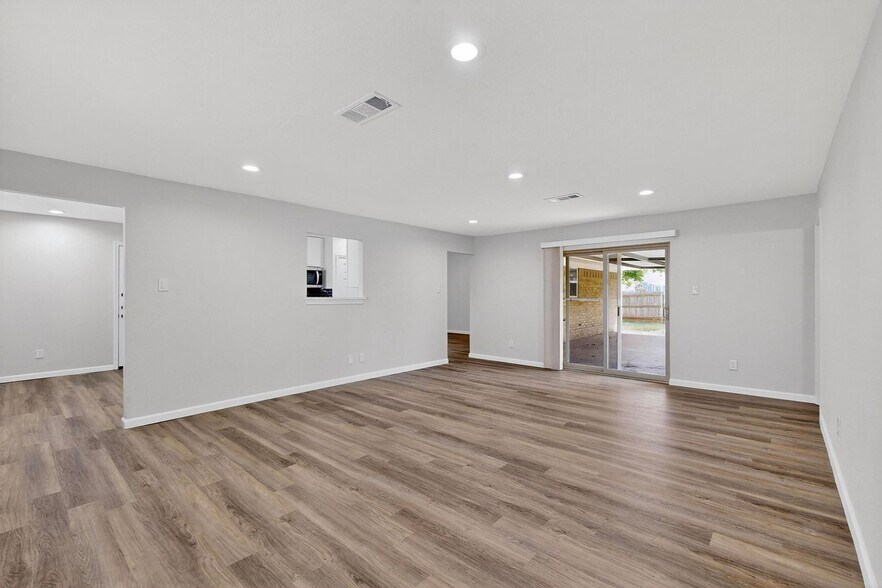 Building Photo - 903 Ravenswood Dr