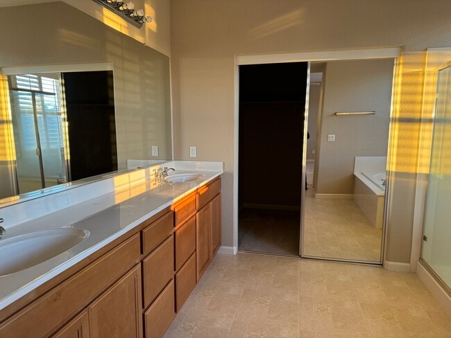 Master Bath - 5019 Gold River Ct