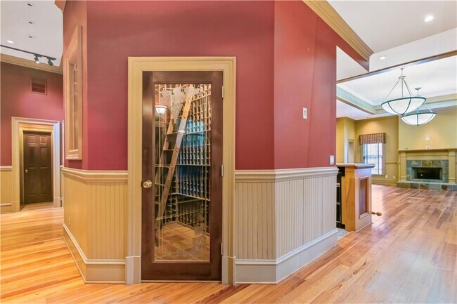 Building Photo - 430 W Wesley Rd NW