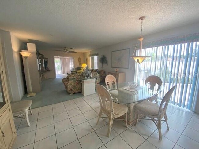 Building Photo - PERFECT FOR SNOWBIRDS-SHORT TERM RENTAL-DELIGHTFUL FURNISHED 2/2 COURTYARD VILLA IN THE VILLAGES