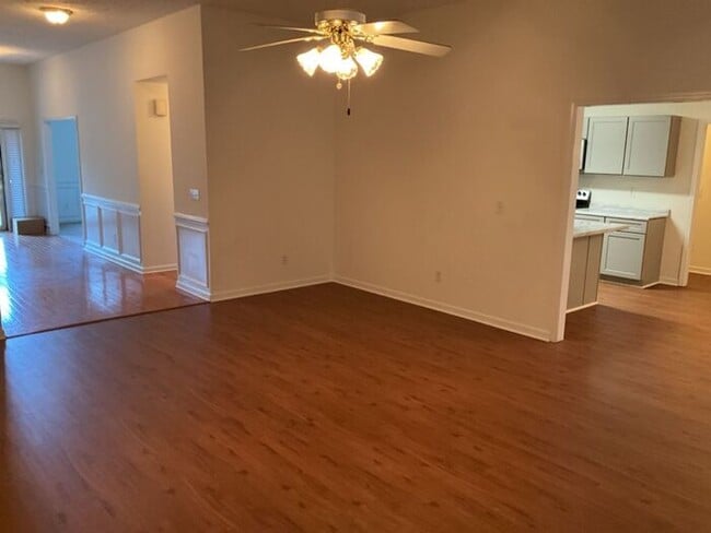 Building Photo - Beautiful Northeast Columbia Home