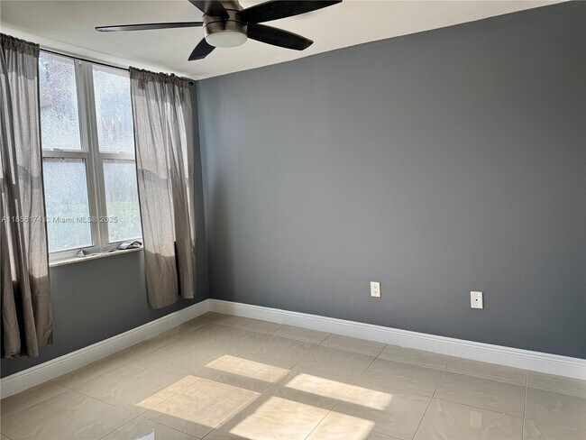 Building Photo - 9495 Evergreen Pl