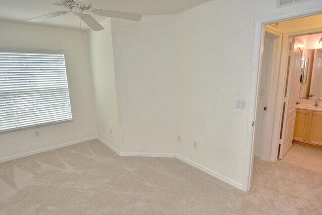 Building Photo - 2116 SE Eatonville Dr