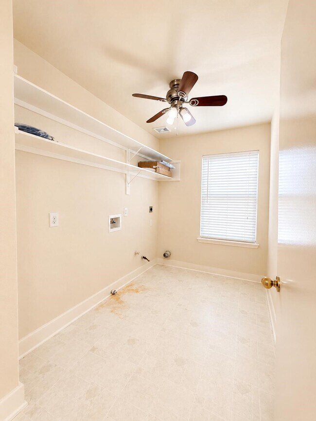 Building Photo - 6146 Settlers Lake Cir W