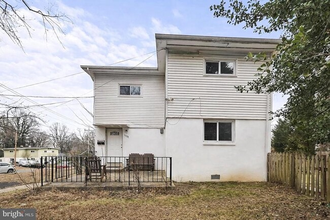 Building Photo - 10725 Maple St