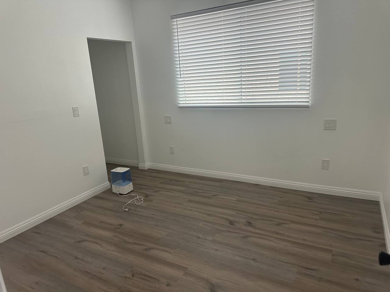 Building Photo - 15122 Burbank Blvd