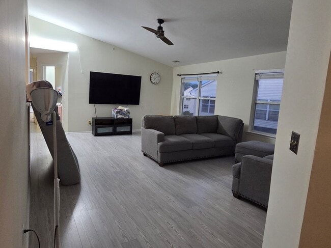 Building Photo - 380 Keswick Dr