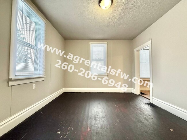 Building Photo - 4 bedroom house