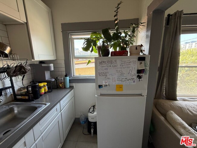 Building Photo - 316 N Bixel St