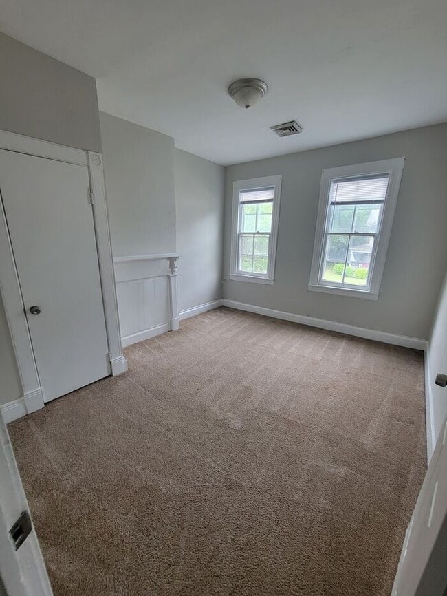 Building Photo - Cute Three Bedroom One and a Half Bath  Duplex in Historic Port Norfolk
