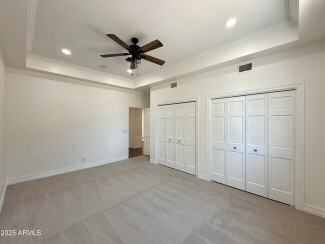 Building Photo - 1523 E Treasure Cove Dr