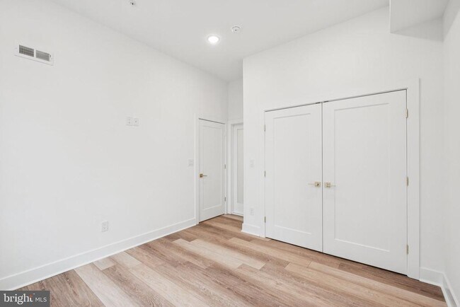 Building Photo - 5034 Florence Ave