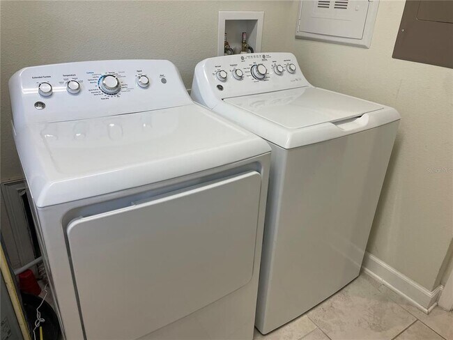 Building Photo - 12036 Sonnet Ave