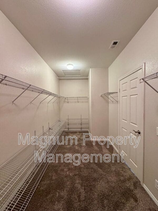 Building Photo - 34333 Northhaven Dr