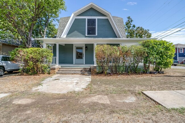 Building Photo - Large Newly Remodeled Home in Historic Fai...