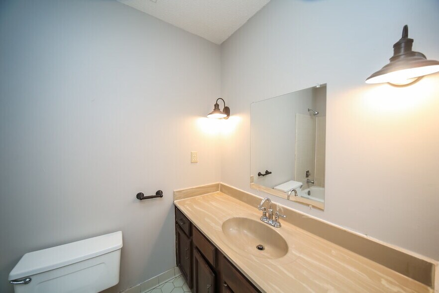 Building Photo - 7272 Eggleston Rd