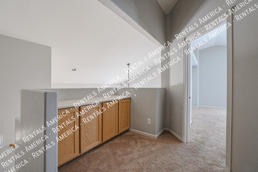 Building Photo - 7441 W Fleetwood Ln