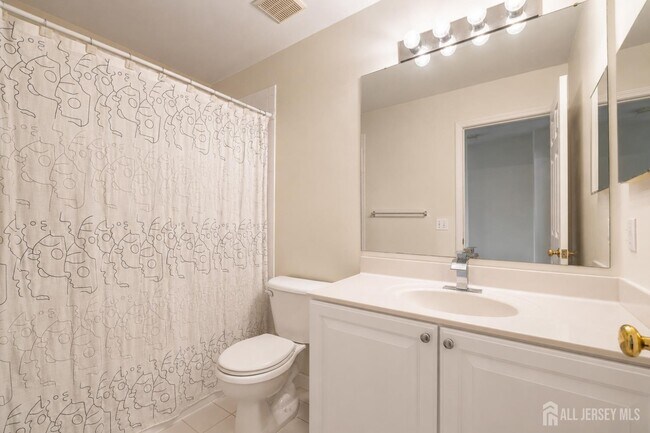 Building Photo - 12 Scarlet Oak Dr