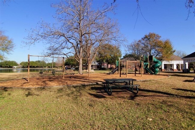 Building Photo - 635 Presley Way