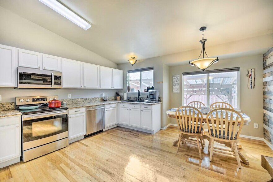 Building Photo - 5257 Pioneer Mesa Dr