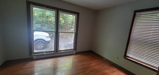 Building Photo - Spacious Mountain Home With Finished Basement & Great Location!