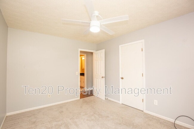 Building Photo - 7664 Northfield Dr