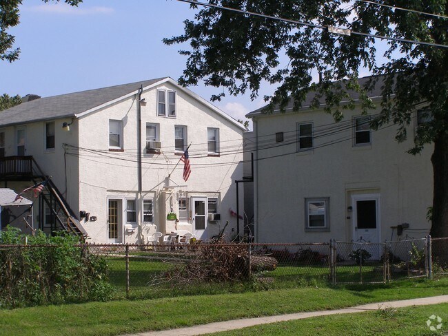Building Photo - 118-122 Erickson Ave