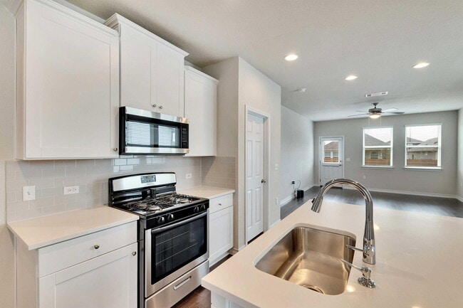 Building Photo - 12121 Cimaizon Dr