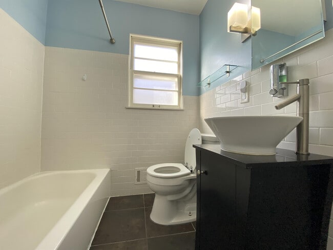 Building Photo - 2512 18th Ave NW