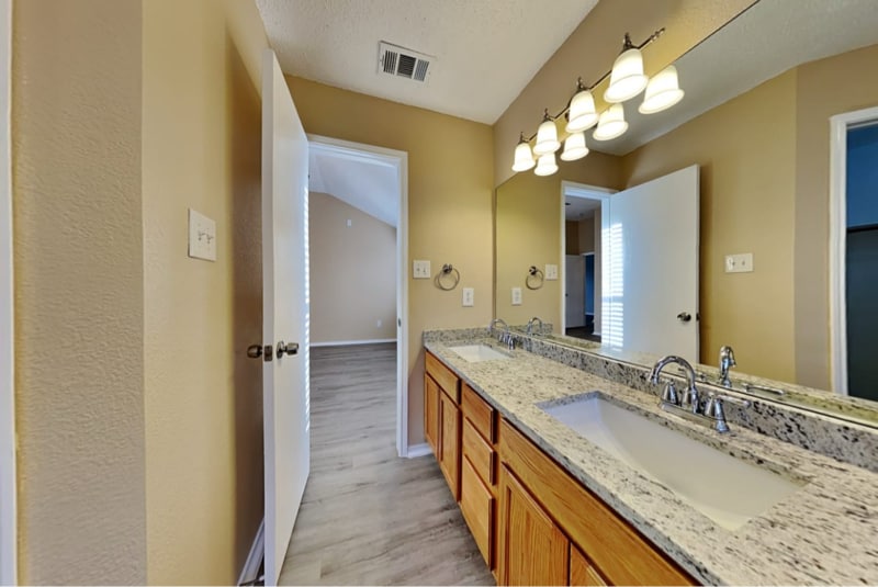 Building Photo - 8177 Shadywood Dr