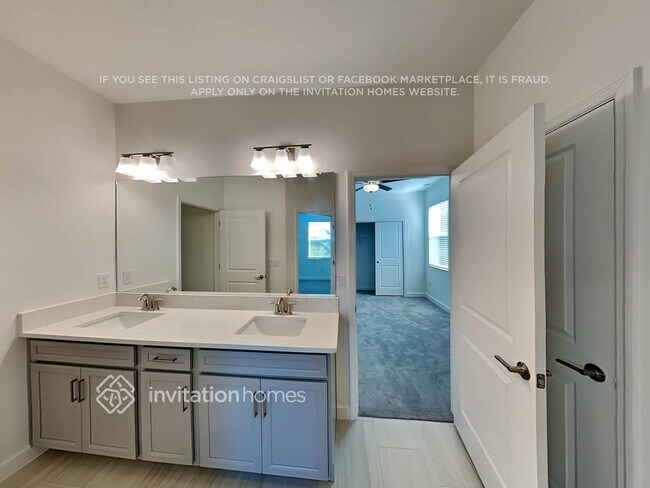 Building Photo - 14246 17 Ct E