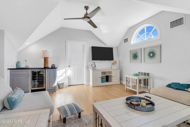 Building Photo - 118 Beacon Blvd