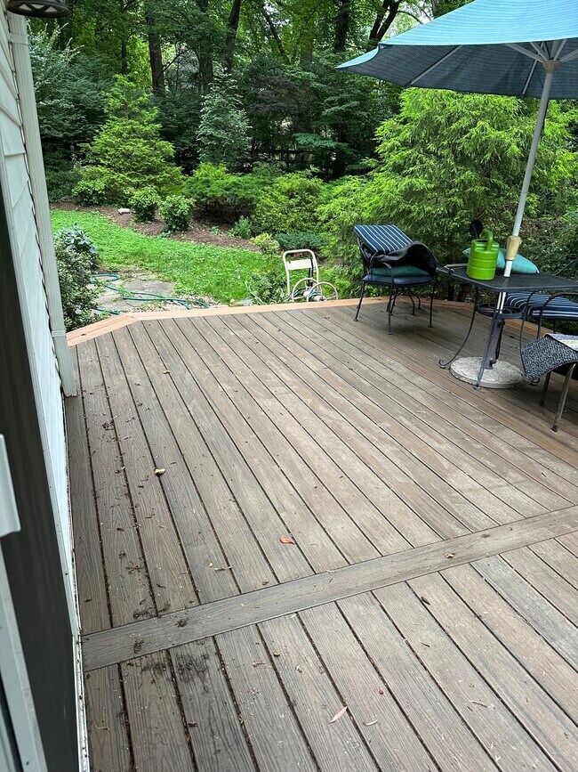 Building Photo - 6460 Eppard St