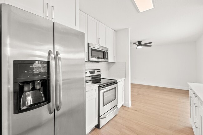 Building Photo - 1313 Pinetta Cir