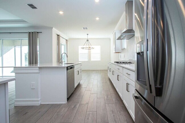 Building Photo - Spacious Like New 4-Bedroom Oasis with 3 Full Baths in Palmetto - Available NOW