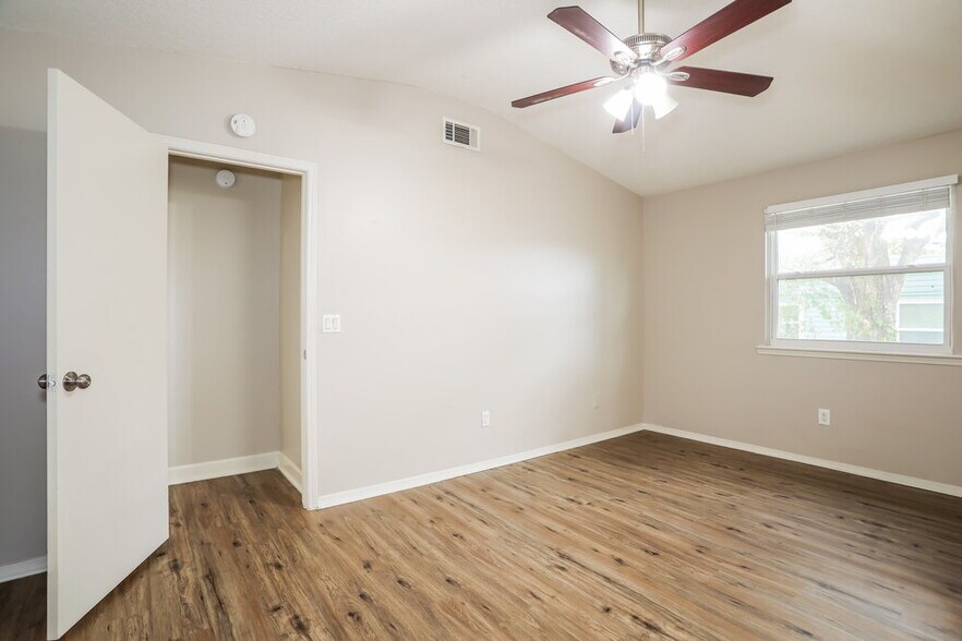 Building Photo - 2916 Trenton Ct