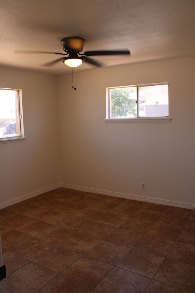 Building Photo - 5656 Sun Valley Dr