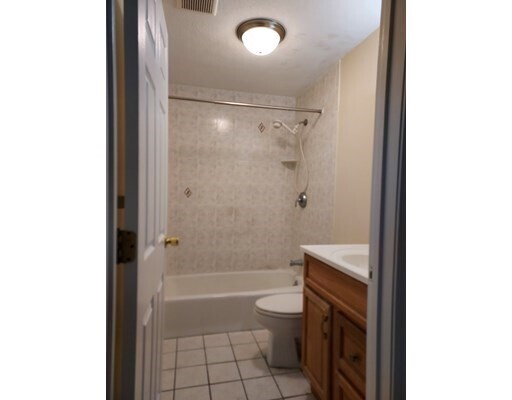 Building Photo - 20 Kenmar Dr